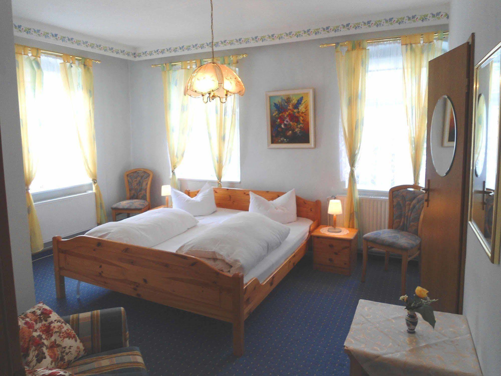 Hotel Krone โกสไวน์ชไตน์ ภายนอก รูปภาพ