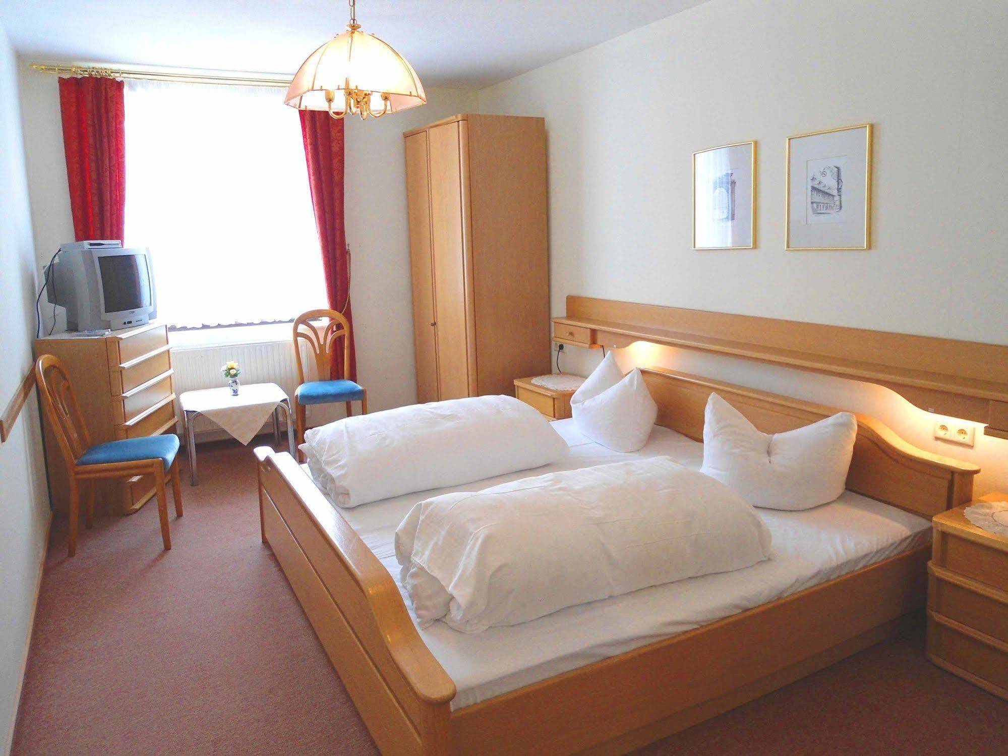 Hotel Krone โกสไวน์ชไตน์ ภายนอก รูปภาพ