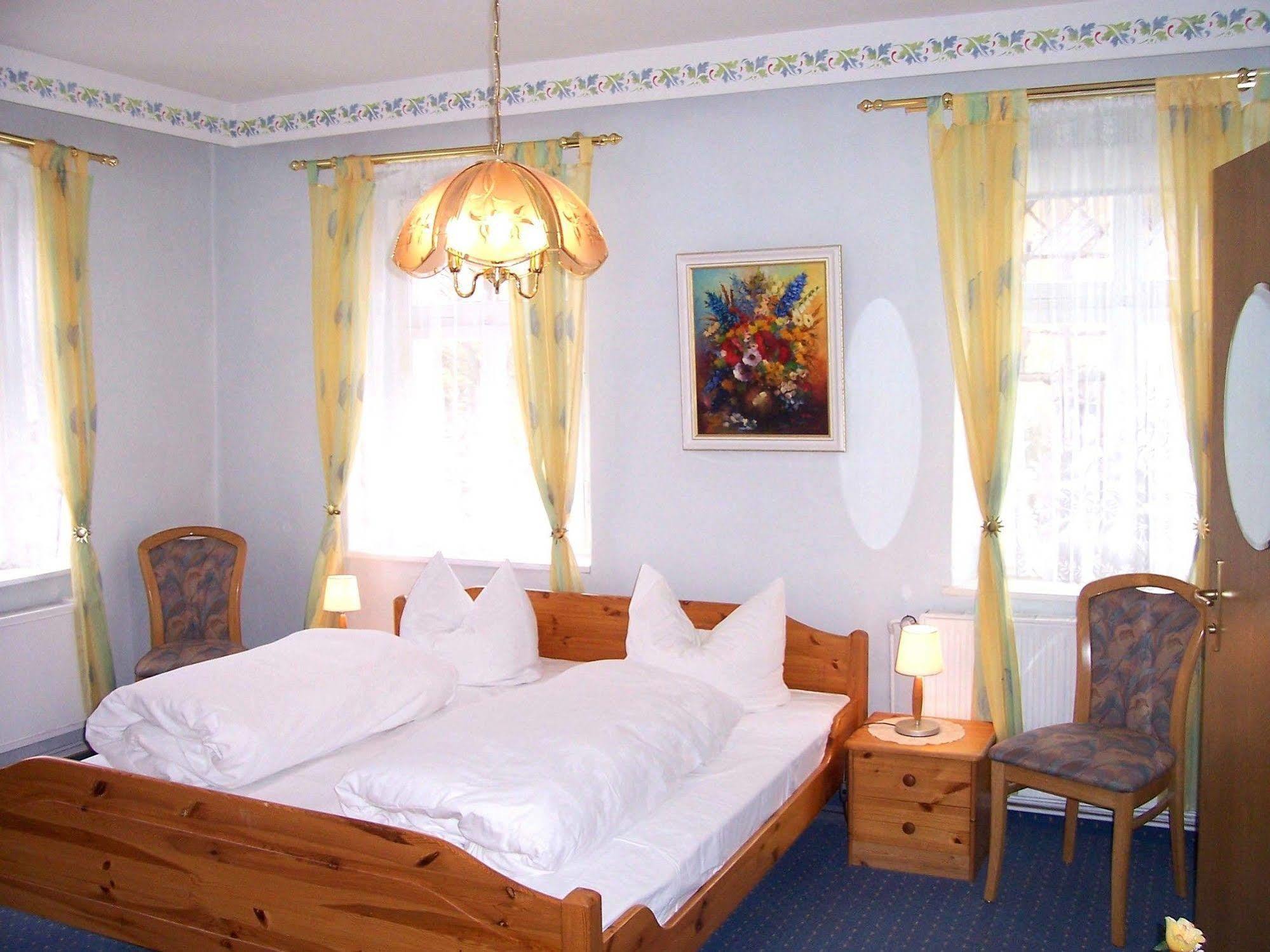 Hotel Krone โกสไวน์ชไตน์ ภายนอก รูปภาพ