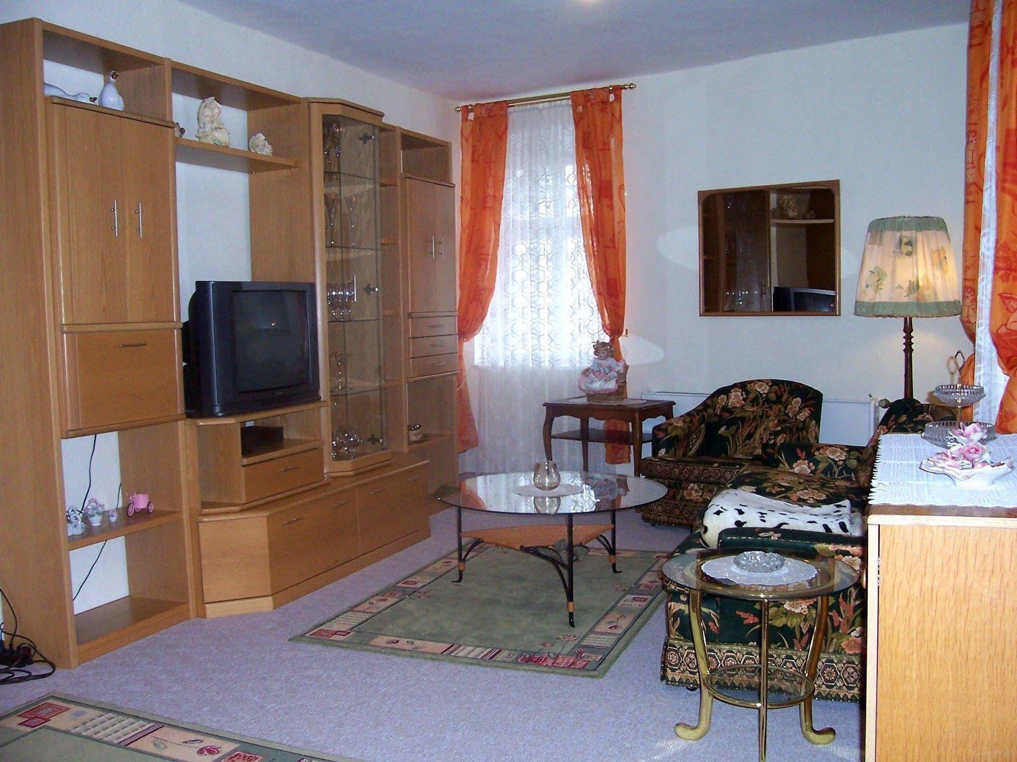 Hotel Krone โกสไวน์ชไตน์ ภายนอก รูปภาพ
